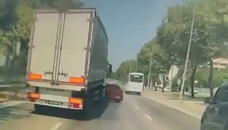 Bursa’da Acı Kör Nokta Kazası: Dikkatsizlik Sonucu Hayat Kurtaran Anlar