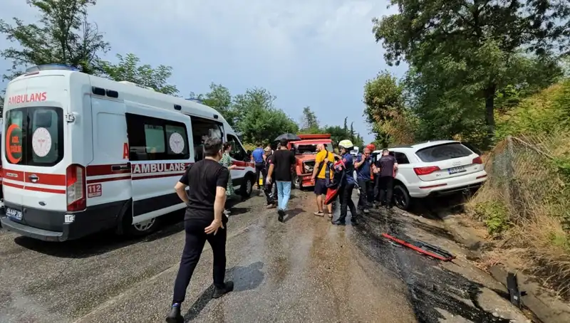 Sakarya'da Kamyonet ile Cip Çarpıştı: 4 Çocuk Yaralı!