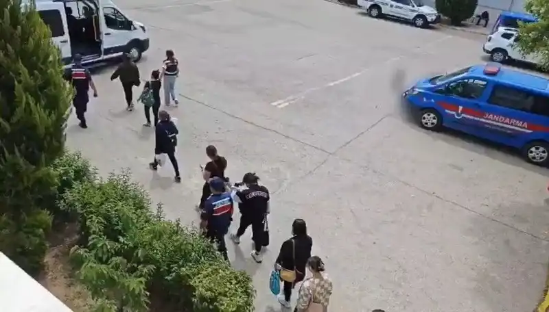 Taylandlı Kadınlara Çalışma İzni Sözü Vererek Fuhuş Ağına Düşüren Şebeke Çökertildi