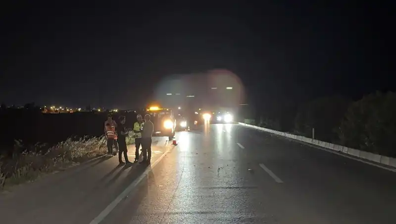 Adana'da Feci Zincirleme Trafik Kazası: Üç Araç Karşı Karşıya Geldi