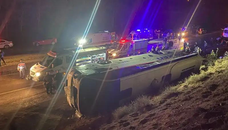İşçi Servisi Şarampole Devrildi: 23 Kişi Yaralandı, Üzücü Kazanın Detayları