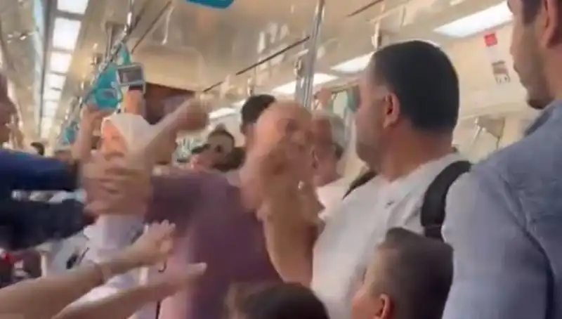 Marmaray'da Yaşanan Yumruklu Kavga: Yolcular Arasında Gerilim Tırmandı