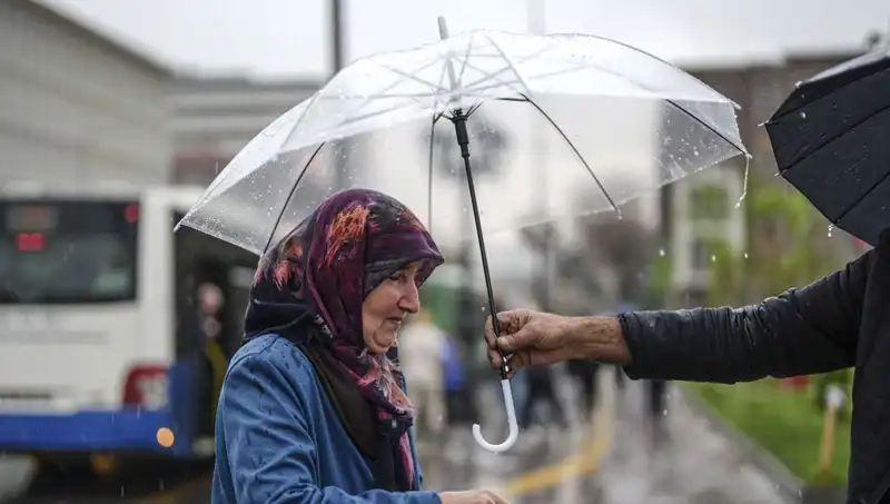 Tüm Yurtta Gök Gürültülü Sağanak Yağış Beklendiği Bugün Hava Durumu Analizi