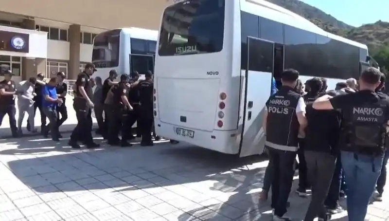 Amasya'da Tarihi Uyuşturucu Operasyonu: 13 Kişi Tutuklandı!