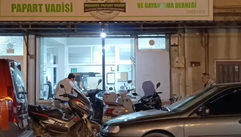 Lokalde Bıçaklı Kavga: Bir Kişi Ağır Yaralandı, Olayın Ayrıntıları Şaşırtıyor