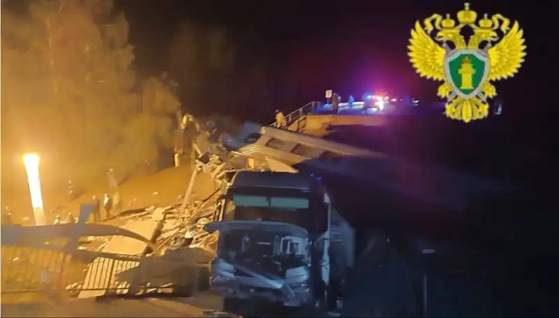 Rusya'da Üzerine Tren Düşen Köprü Faciası: Korkunç Sonuçlar