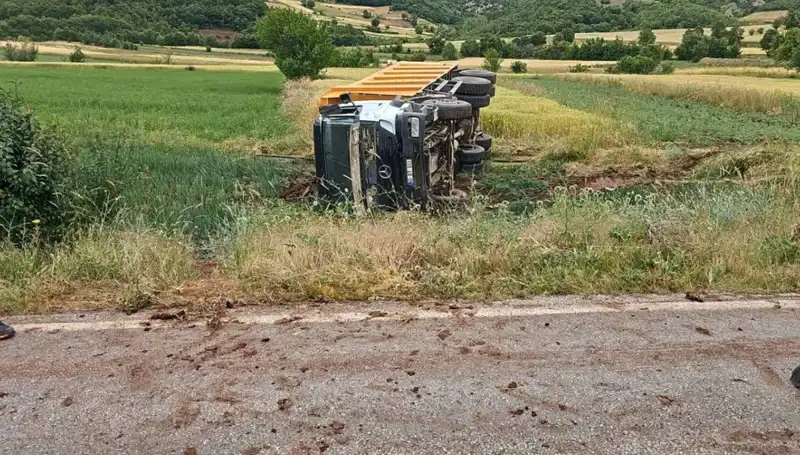 Tokat’ta Devrilen Kamyonun Şoförü Feci Kazada Hayatını Kaybetti