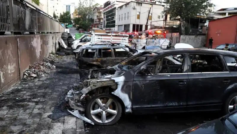 Sanayi Alanında Tamir Bekleyen Araçlar Alev Alev Yandı