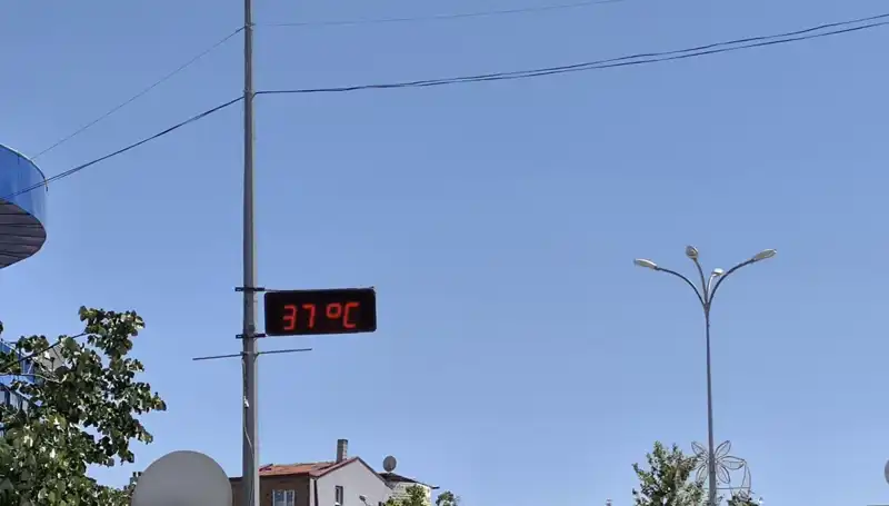 Yazın Kavurucu Isısı: Termometreler Bir İlçede 38 Dereceyi Gösterdi!