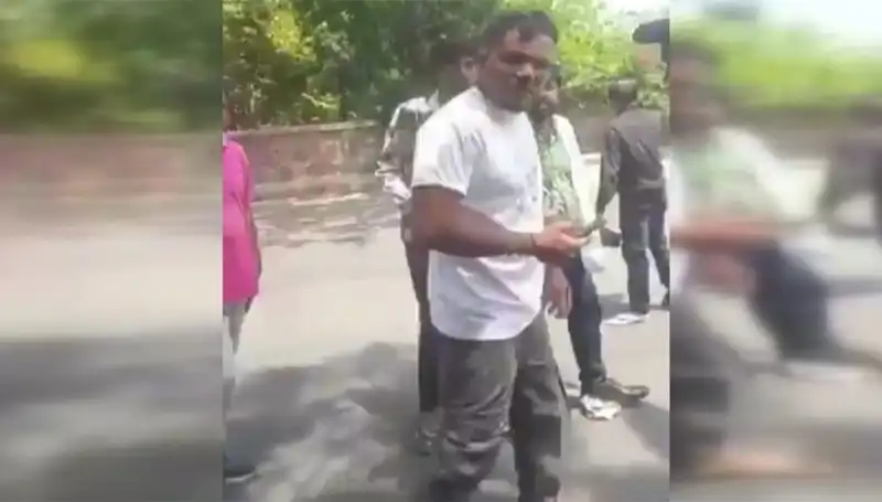 Uçak Yolcusunun Şok Anları: "Biri Beni Yakaladı"