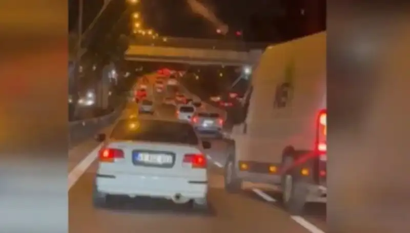 Tuzla'da Makas Terörü! Kaçan Sürücü Suçüstü Tutuklandı