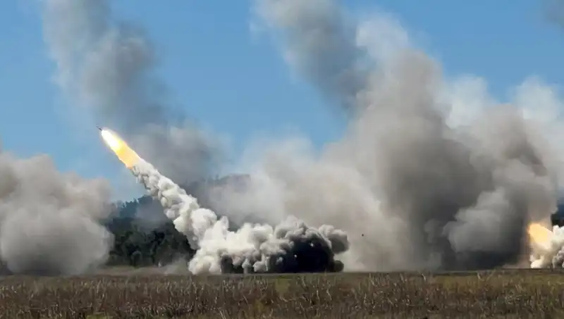 Avustralya'nın En Büyük Askeri Tatbikatında Tarihi Bir İlk: HIMARS Atışı Yapıldı