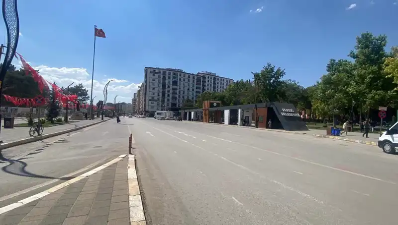 Elazığ Sokakları Hızla Boşalıyor: Neler Oluyor?