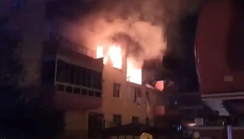 Konya’da Dört Katlı Binada Doğalgaz Patlaması: 12 Yaralı, Kentte Panik Hüküm Sürdü
