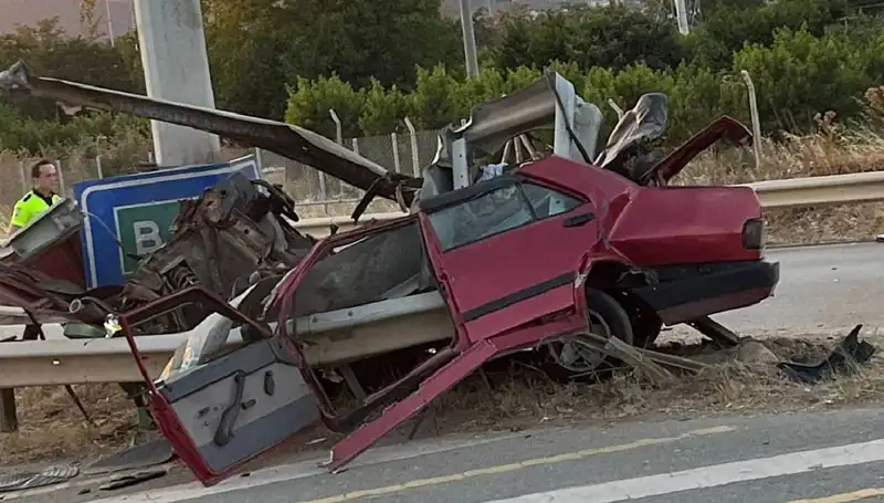 Hurdaya Dönen Araçtan Fırlayıp Hayatını Kaybeden Genç Adamın Trajedisi