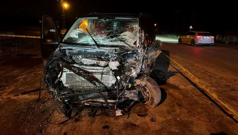 Amasya'da Feci Kaza: Yedi Kişilik Araçta Hayat Mücadelesi