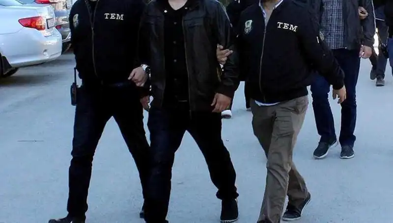 İstanbul'da Terörle Mücadele Operasyonu: 14 Gözaltı ve Detaylar Elde Edildi