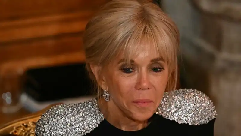 Türkiye'nin İlk 'First Lady' Davası: "Erkek Olarak Doğdu" Savunmasına Beraat Geldi