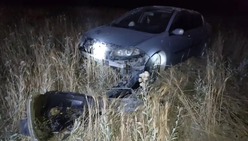 Burdur'da Kontrolden Çıkan Otomobil Tarlaya Yuvarlandı: İki Yaralı
