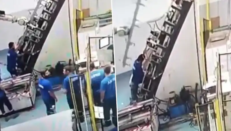 Fabrikada Feci Olay: Makine İşçinin Sırtına Saplandı