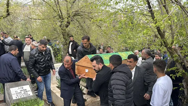 Karabük'teki Feci Kazada Hayatını Kaybedenler Diyarbakır'da Dualarla Uğurlandı