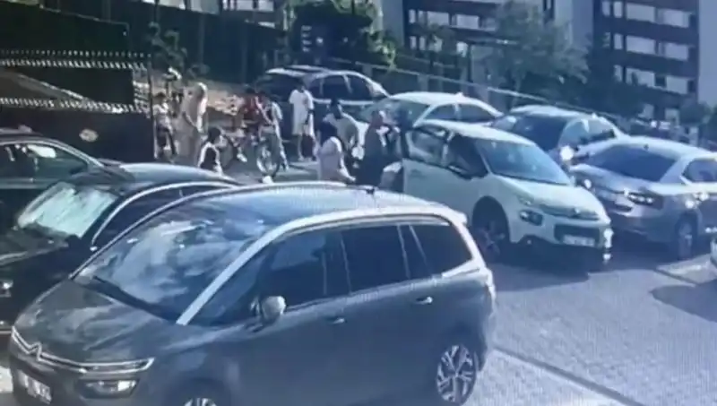 Eşi ve Aile Fertlerini Arabayla Ezdi: Şok Edici Olayın Detayları