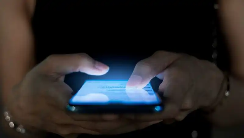 Narsisizmin Belirtisi Olabilir: Telefon Alışkanlıklarımızı Yeniden Değerlendirelim