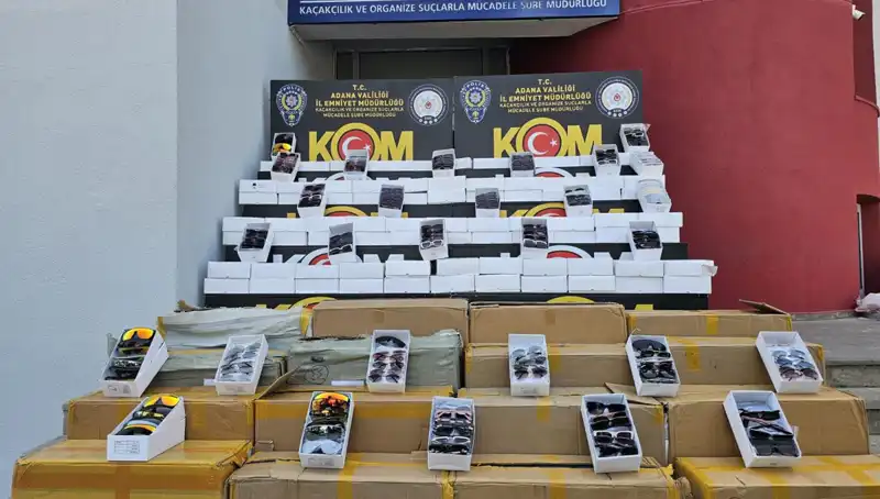 Adana'da Dev Operasyon: 12 Bin Kaçak Güneş Gözlüğü Ele Geçirildi!